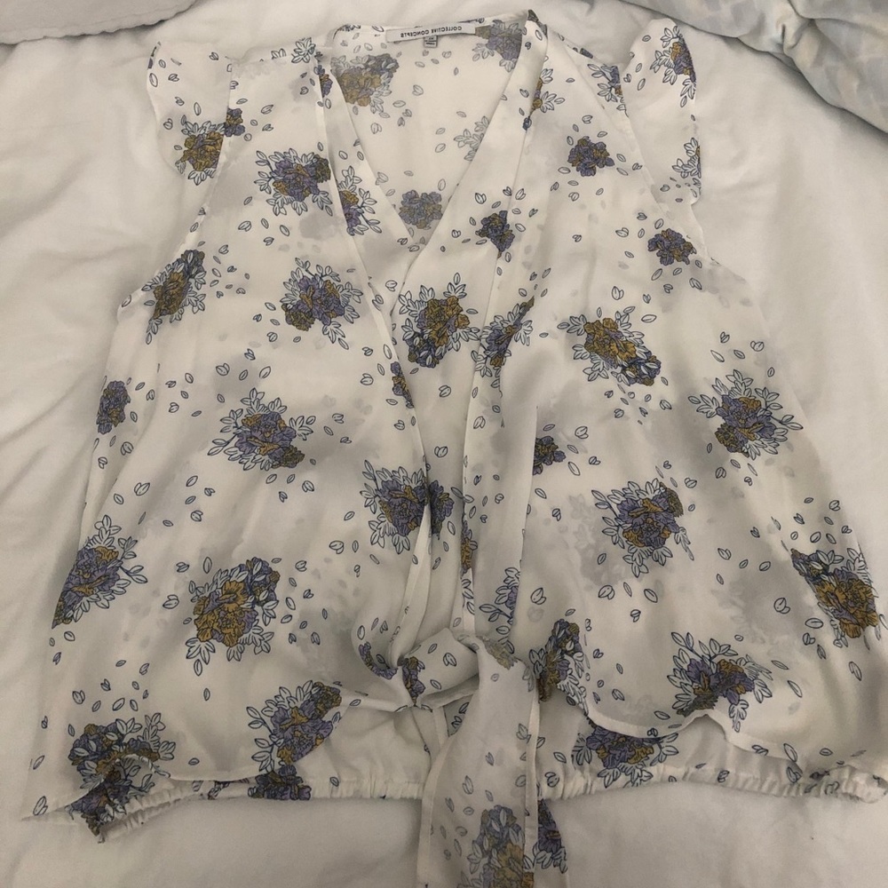 Floral tie front blouse.